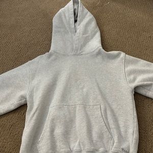 white gray aritizia sweatshirt